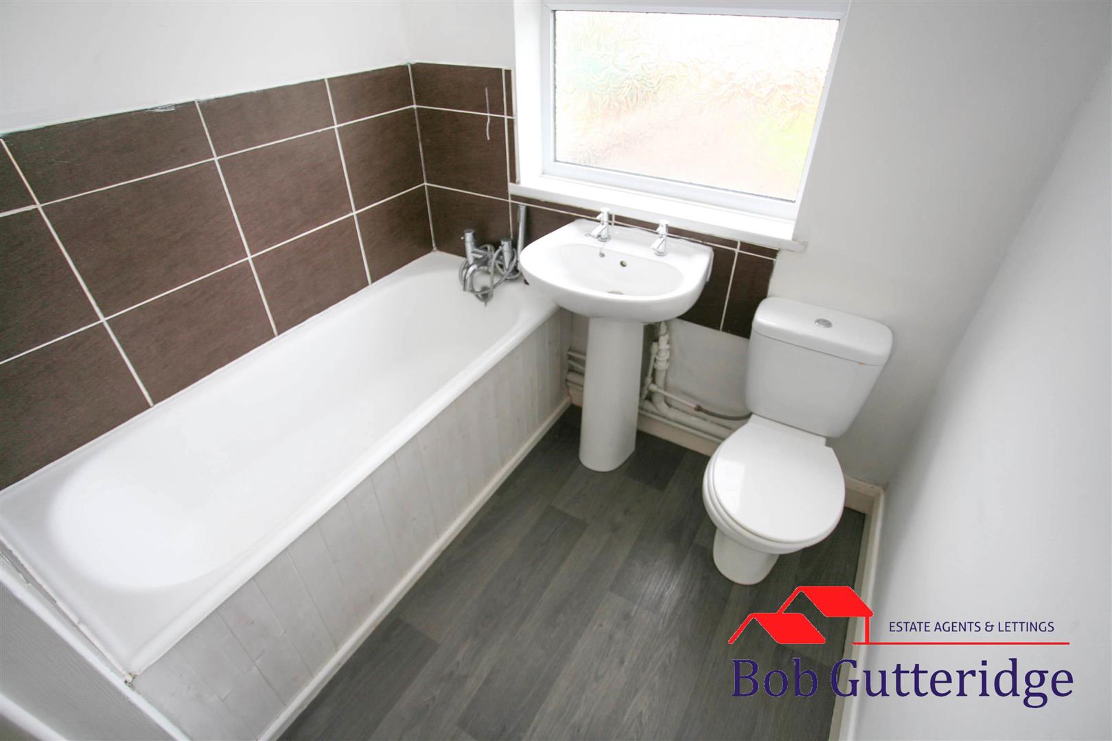 FIRST FLOOR BATHROOM